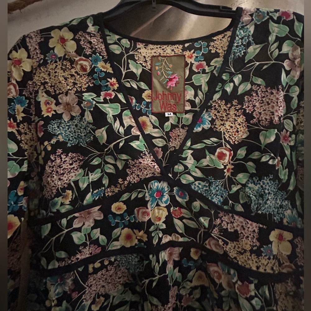 Johnny Was Floral Print Tunic Top Blouse SZ Medium EUC